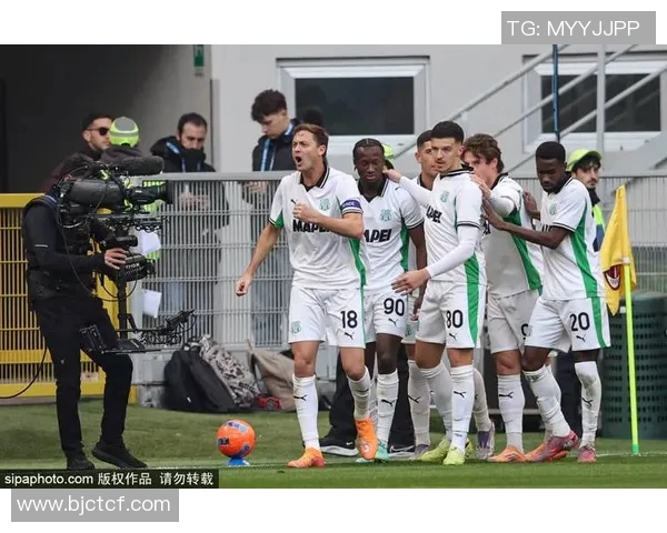 巴拉竞与格雷米的激烈对决揭示足球战术与团队精神的完美结合